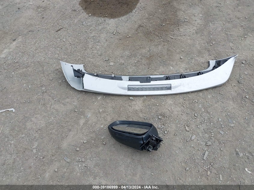 2016 TOYOTA RAV4 HYBRID XLE - JTMRJREV3GD017844