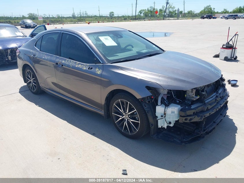 TOYOTA CAMRY SE 2023