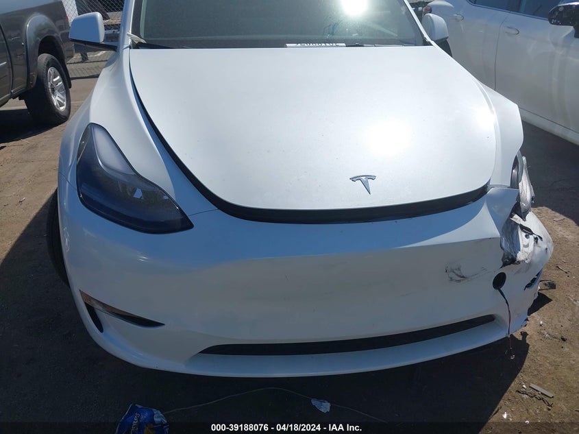VIN 7SAYGDEE8RA260008 2024 TESLA MODEL Y