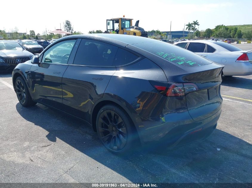 2024 Tesla Model Y Long Range Dual Motor All-Wheel Drive VIN: 7SAYGDEE8RF037762 Lot: 39191963