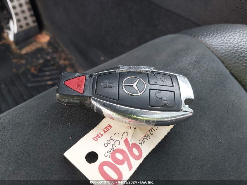 2013 Mercedes-Benz C 300 Luxury 4Matic/Sport 4Matic VIN: WDDGF8AB2DR250388 Lot: 39197858