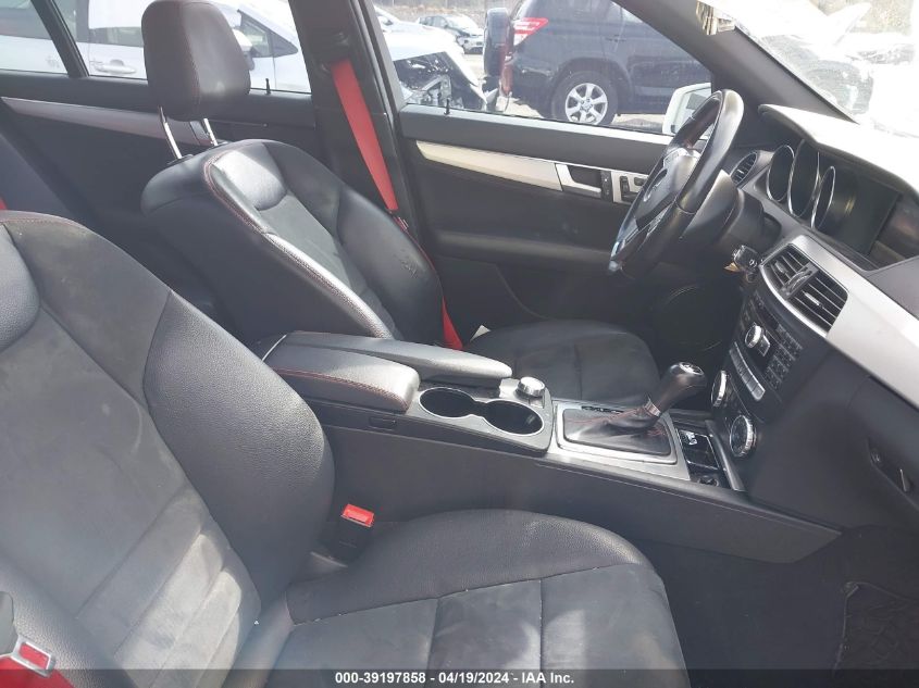 2013 Mercedes-Benz C 300 Luxury 4Matic/Sport 4Matic VIN: WDDGF8AB2DR250388 Lot: 39197858