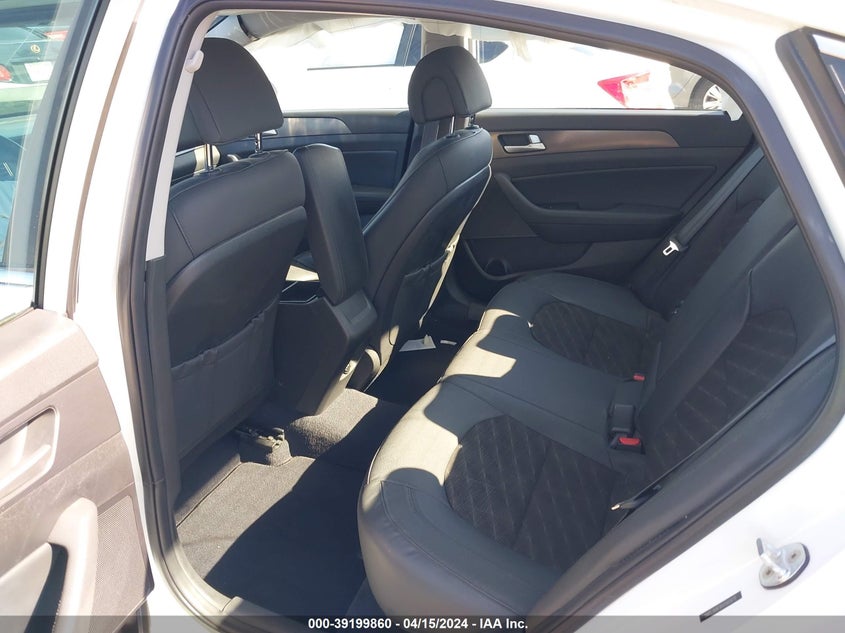 VIN 5NPE34AF9HH560878 2017 HYUNDAI SONATA SPORT