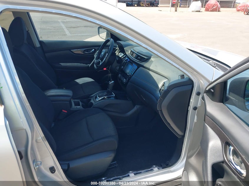 VIN 5N1AT2MT5KC768517 2019 NISSAN ROGUE SV