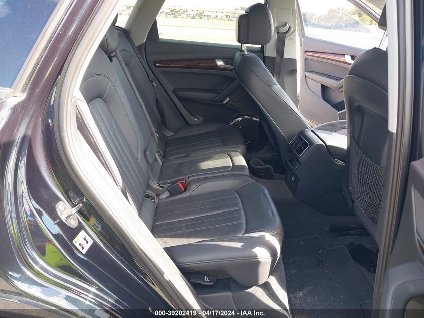 VIN WA1ANAFY8J2022899 2018 AUDI Q5 PREMIUM
