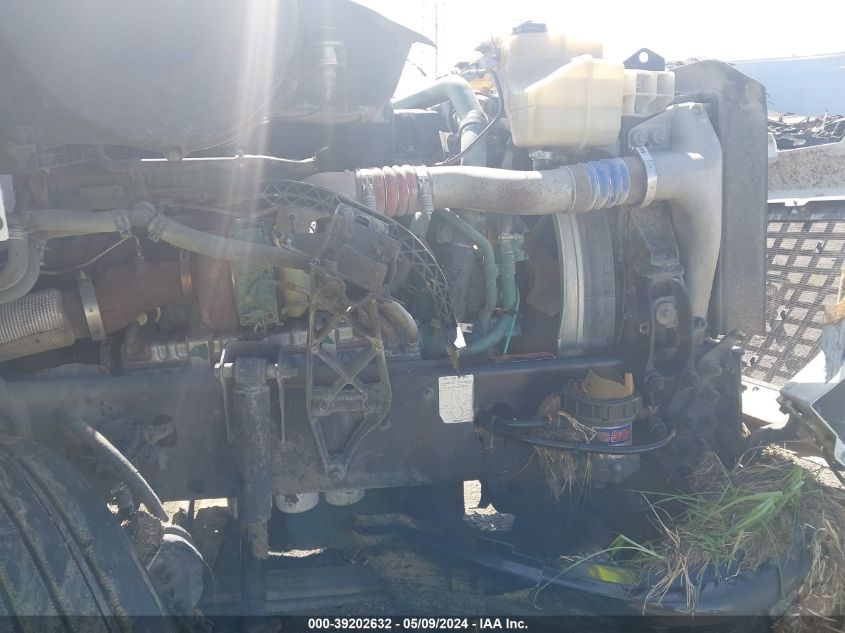 2017 Volvo Vnl VIN: 4V4NC9EH1HN970135 Lot: 39202632