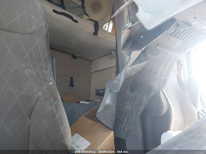 2017 Volvo Vnl VIN: 4V4NC9EH1HN970135 Lot: 39202632