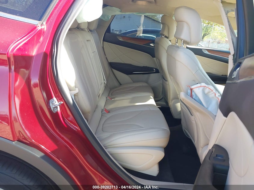 VIN 5LMCJ2C98HUL55057 2017 LINCOLN MKC SELECT