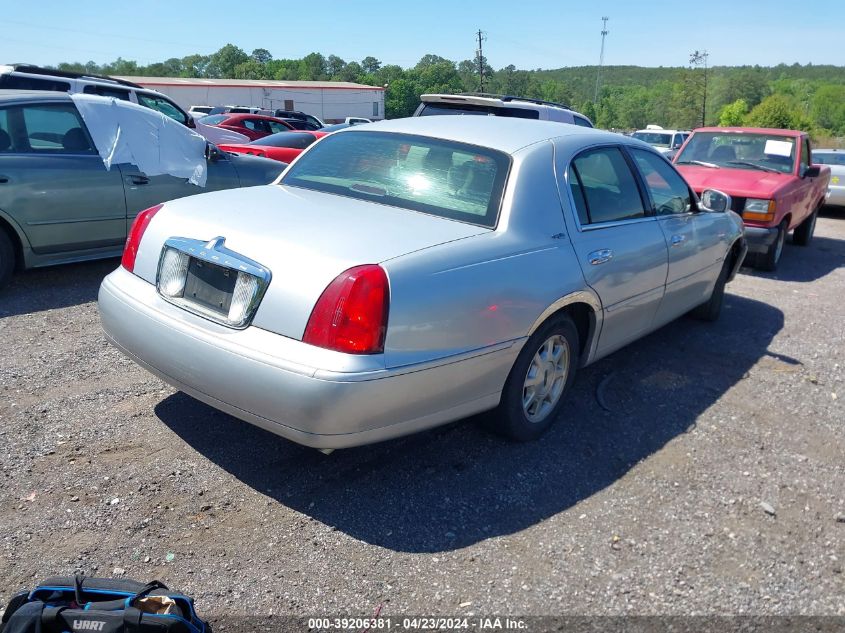 2002 Lincoln Town Car Signature VIN: 1LNHM82W72Y641833 Lot: 39206381
