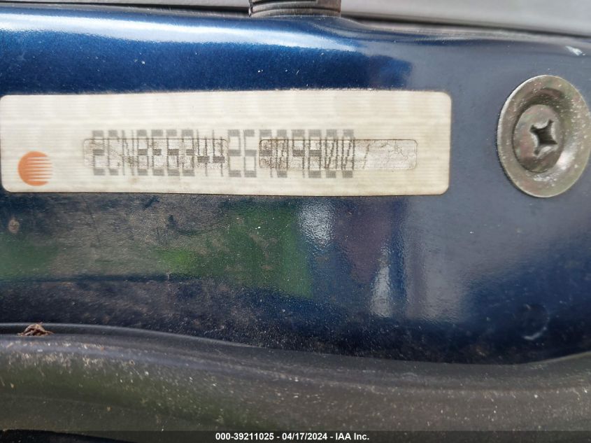 2002 Chevrolet Tracker Hard Top Lt VIN: 2CNBE634426909800 Lot: 39211025