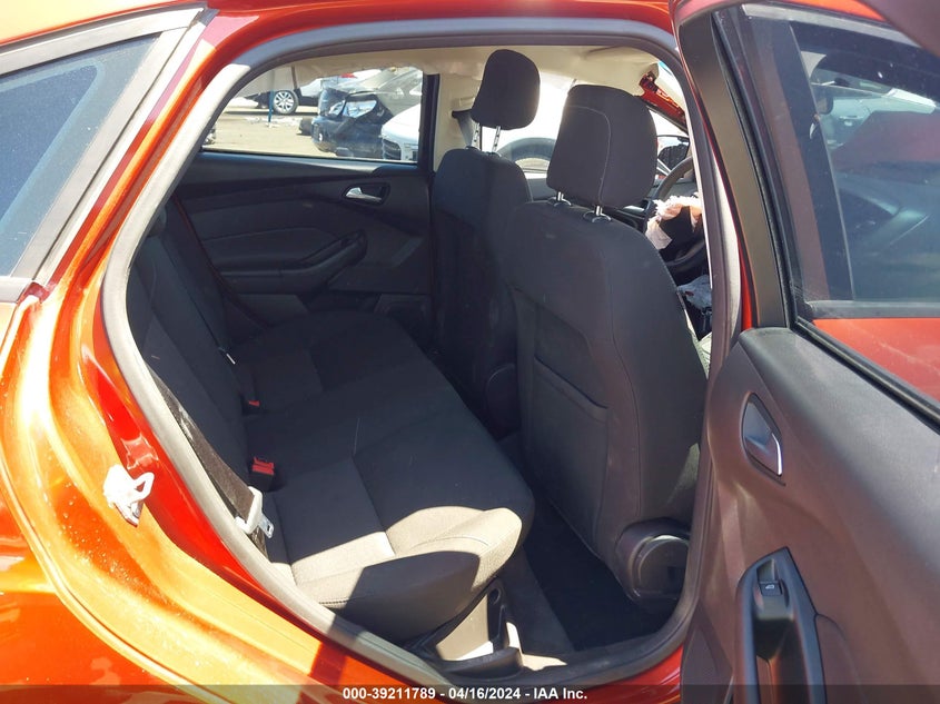 VIN 1FADP3FE6JL241214 2018 FORD FOCUS SE