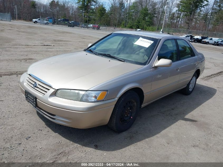 1999 Toyota Camry Le VIN: 4T1BG22K8XU403382 Lot: 39257569