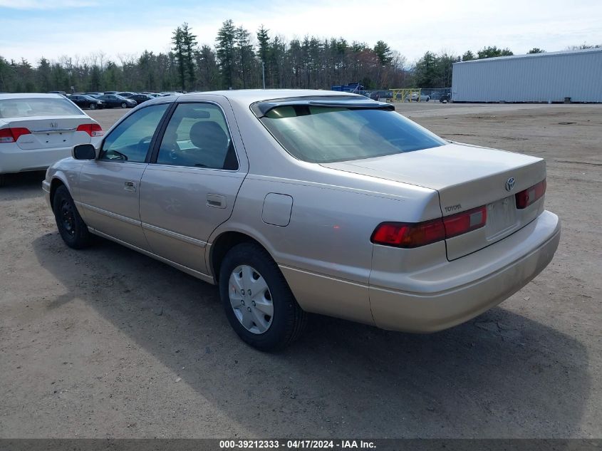 1999 Toyota Camry Le VIN: 4T1BG22K8XU403382 Lot: 39257569