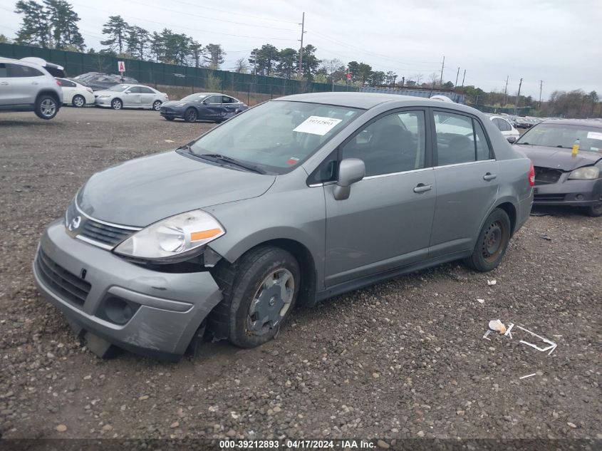 2007 Nissan Versa 1.8S VIN: 3N1BC11E67L396595 Lot: 39212893