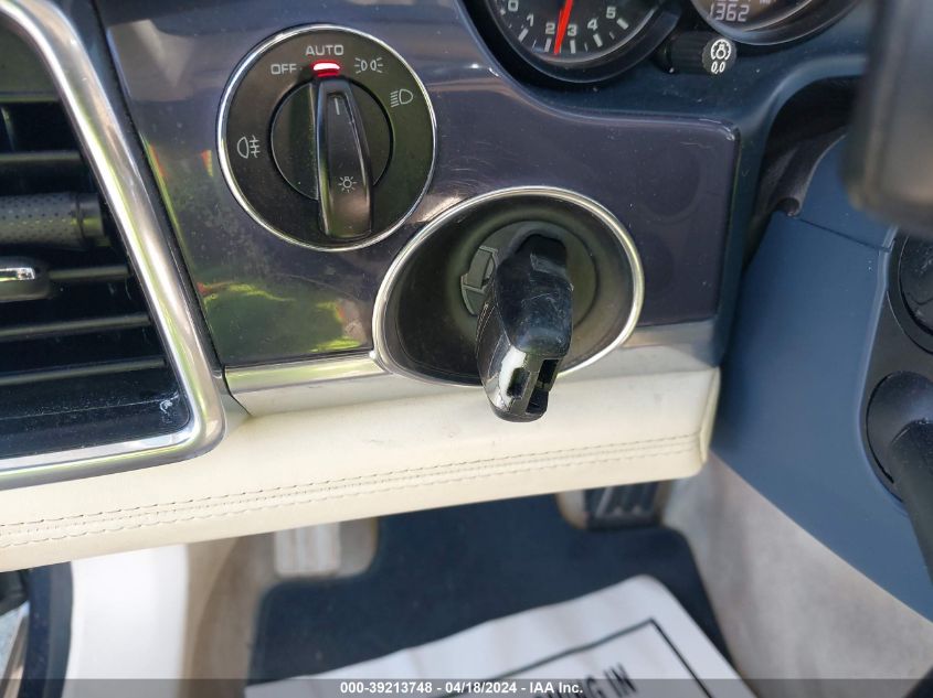 2013 Porsche Panamera 4 VIN: WP0AA2A78DL010532 Lot: 39213748