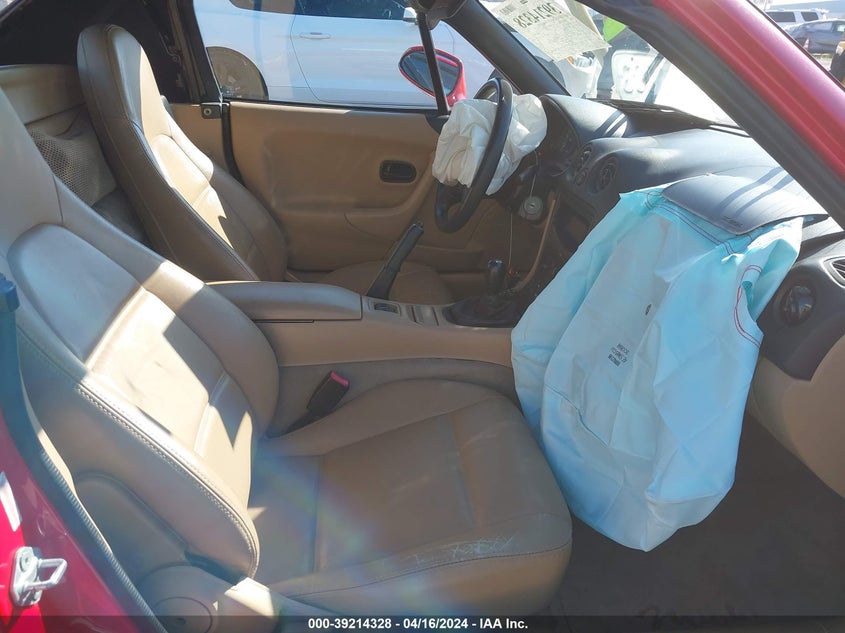 1999 Mazda Mx-5 Miata Leather Pkg/Popular Equipment Pkg/Sports Pkg/Touring Pkg VIN: JM1NB353XX0118877 Lot: 39214328