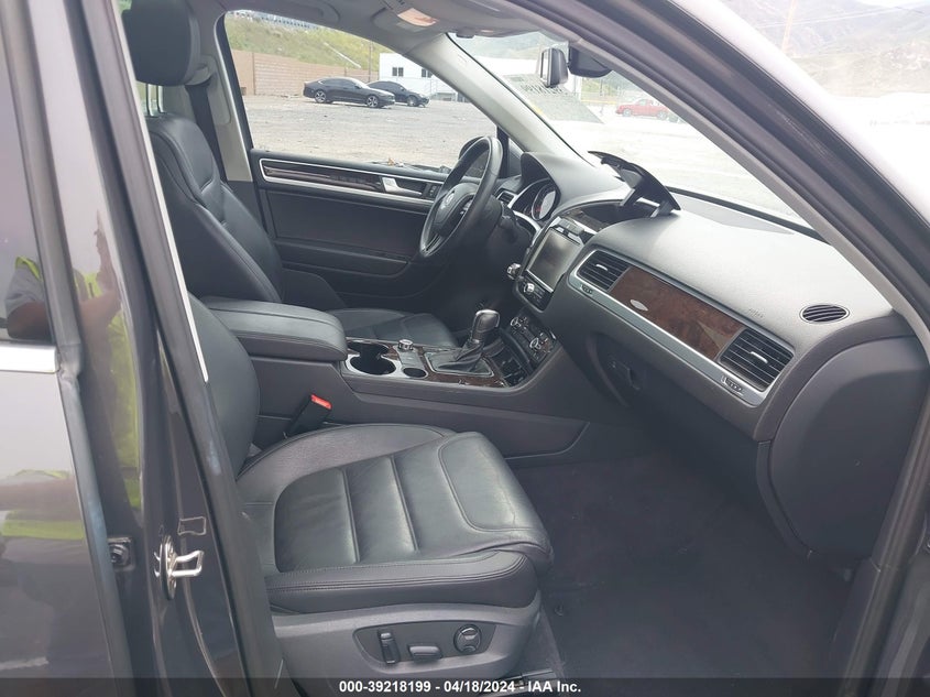 2013 VOLKSWAGEN TOUAREG TDI EXECUTIVE - WVGEP9BP4DD004269