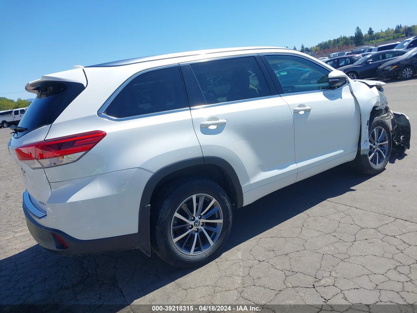 2018 TOYOTA HIGHLANDER XLE VIN: 5TDJZRFH5JS824733