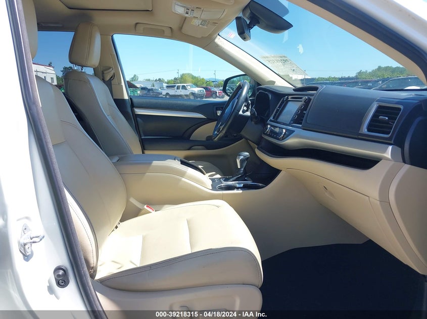 2018 TOYOTA HIGHLANDER XLE VIN: 5TDJZRFH5JS824733