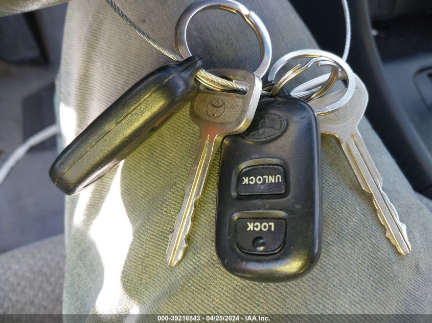 2000 Toyota Camry Le VIN: 4T1BG22K1YU713777 Lot: 39218843