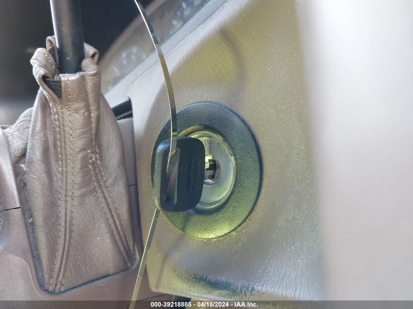 2003 Toyota Sienna Le VIN: 4T3ZF13C03U538201 Lot: 39218885