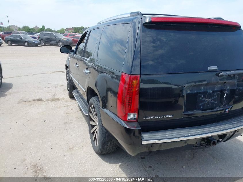 2007 Cadillac Escalade Standard VIN: 1GYEC63807R346910 Lot: 39220566