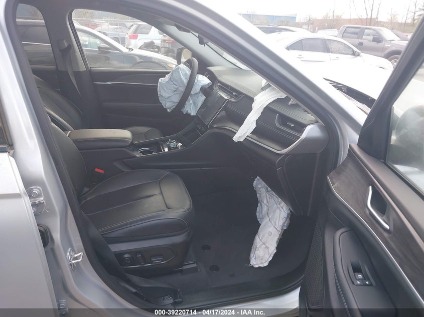 VIN 1C4RJKBG2P8751560 2023 JEEP GRAND CHEROKEE L LIMITED 4X4