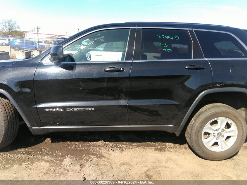 VIN 1C4RJFAG8HC863092 2017 JEEP GRAND CHEROKEE LAREDO 4X4