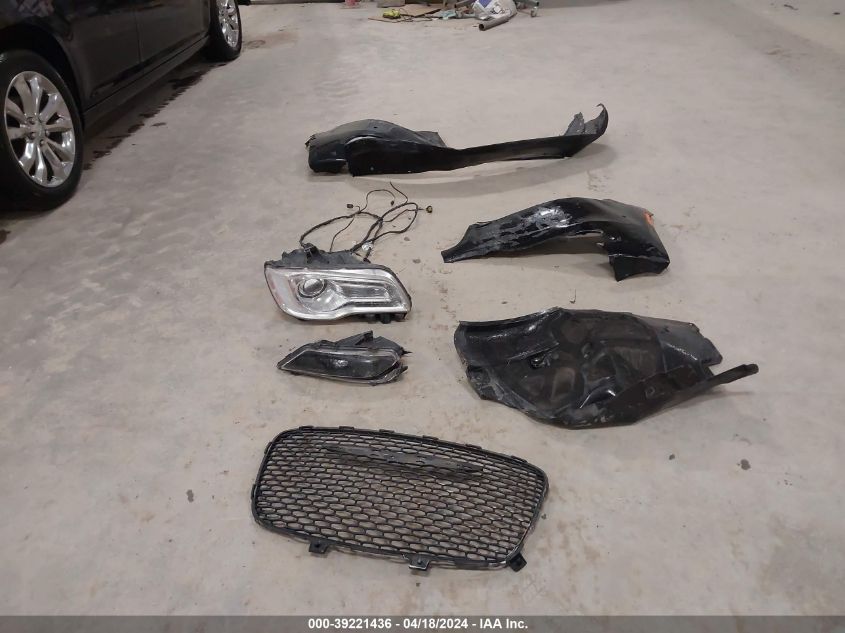 2016 Chrysler 300 Limited VIN: 2C3CCARG1GH208991 Lot: 39221436