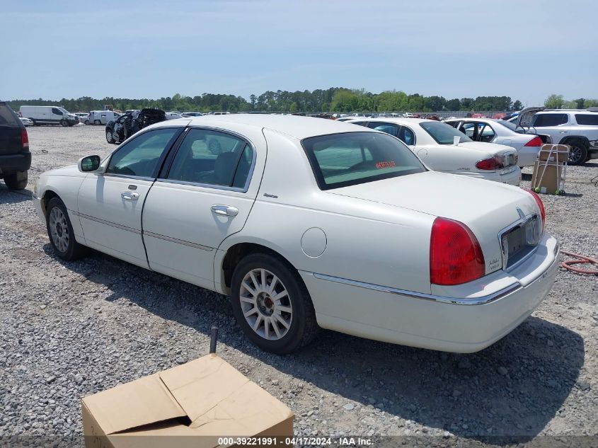 2006 Lincoln Town Car Signature VIN: 1LNHM81W06Y642247 Lot: 39221991