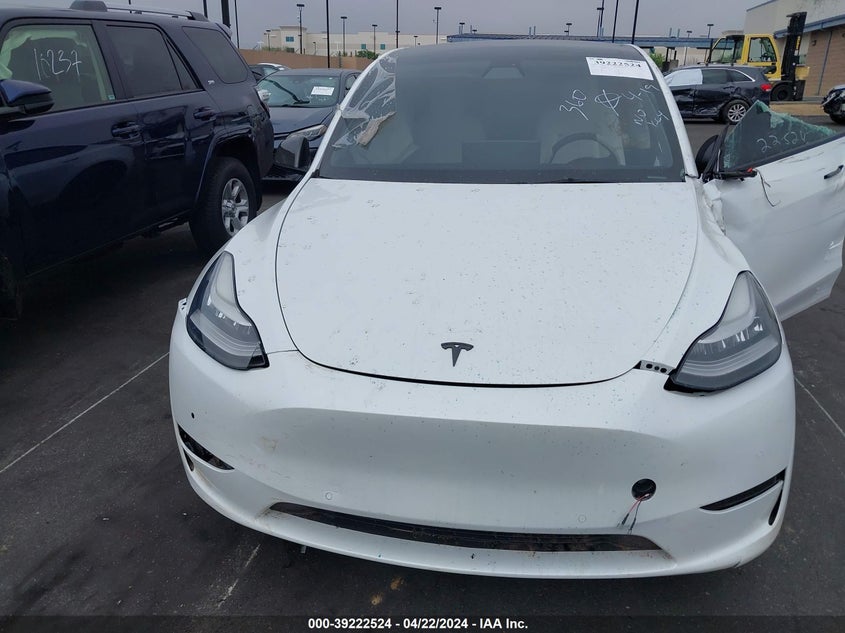 VIN 7SAYGAEE1NF407135 2022 TESLA MODEL Y