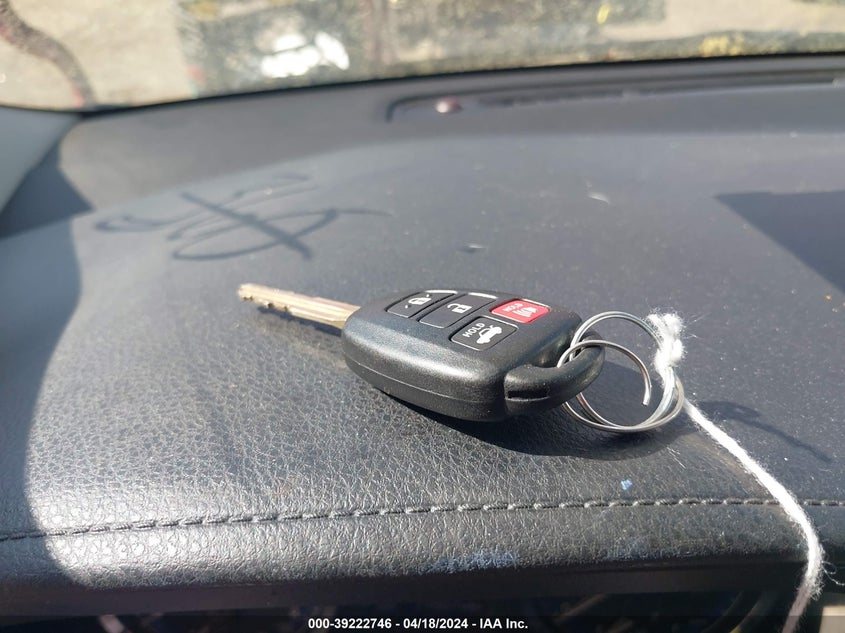 VIN 2T1BURHE0JC124987 2018 TOYOTA COROLLA L/LE/XLE/SE/XSE