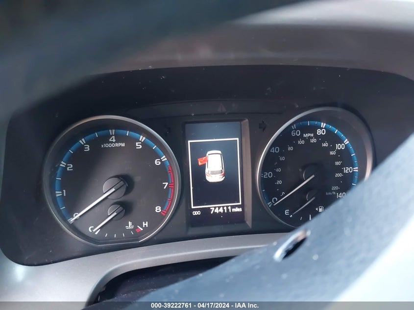 VIN 2T3ZFREV3JW463293 2018 TOYOTA RAV4 LE