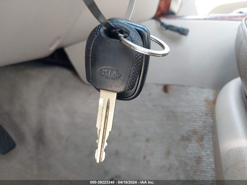 2004 Kia Sorento Ex/Lx VIN: KNDJD733045242657 Lot: 39223340