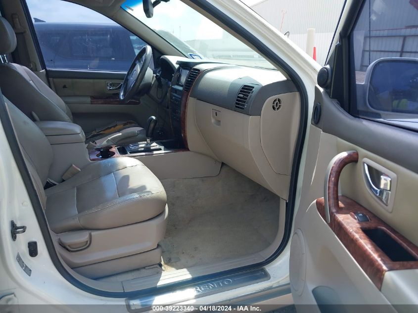 2004 Kia Sorento Ex/Lx VIN: KNDJD733045242657 Lot: 39223340