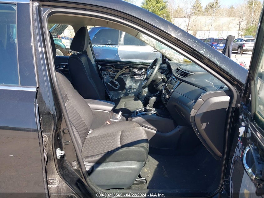 VIN KNMAT2MV2JP613596 2018 NISSAN ROGUE S