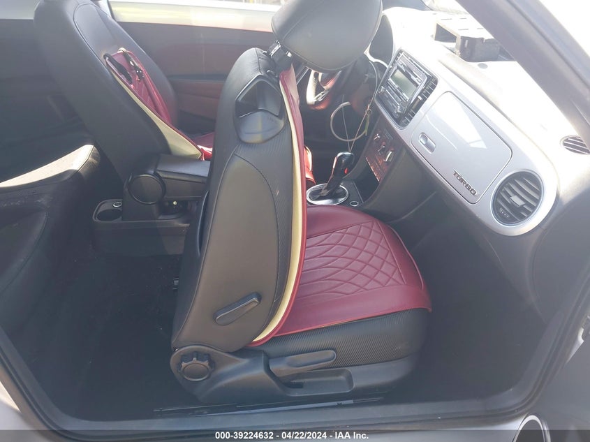 2014 VOLKSWAGEN BEETLE 2.5L - 3VWJX7AT0EM631348