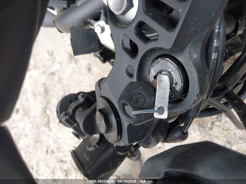 2020 YAMAHA YZFR3 A MH3RH18Y3LK004845