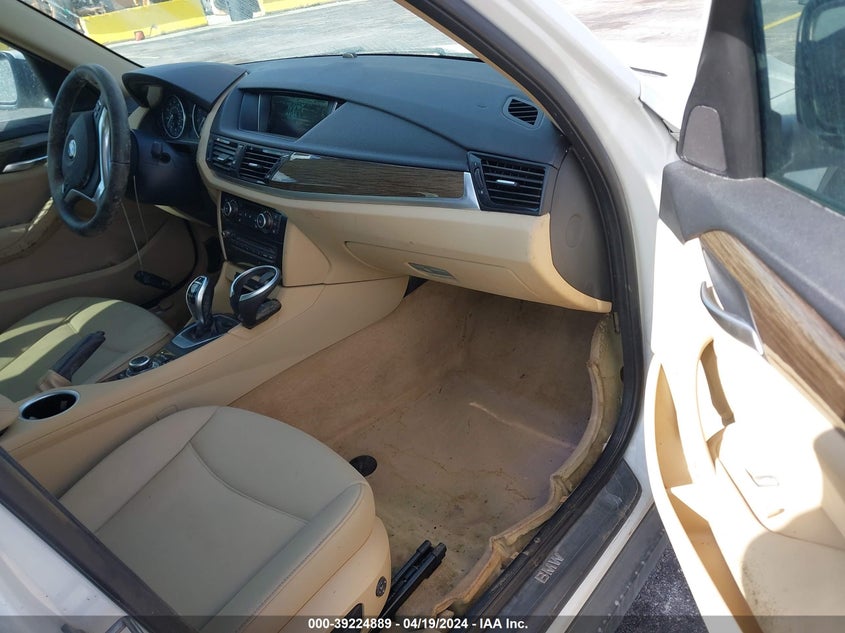 2015 BMW X1 Sdrive28I VIN: WBAVM1C51FV317365 Lot: 39224889