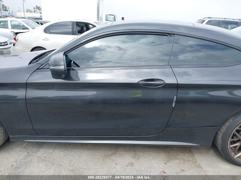 VIN WDDWJ8DB9KF832685 2019 MERCEDES-BENZ C 300 300