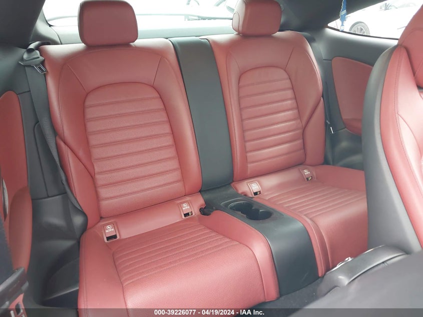 VIN WDDWJ8DB9KF832685 2019 MERCEDES-BENZ C 300 300