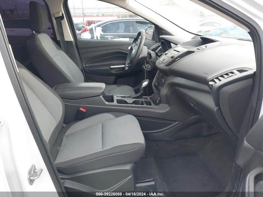 VIN 1FMCU0GD6JUD60955 2018 FORD ESCAPE SE