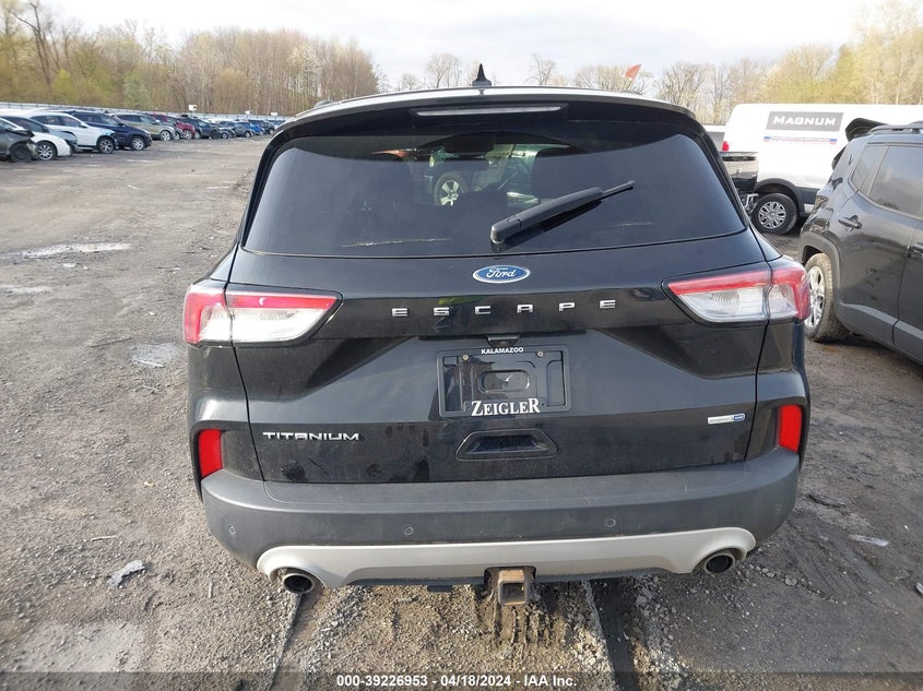 2020 Ford Escape Titanium VIN: 1FMCU9J97LUA20404 Lot: 39226953