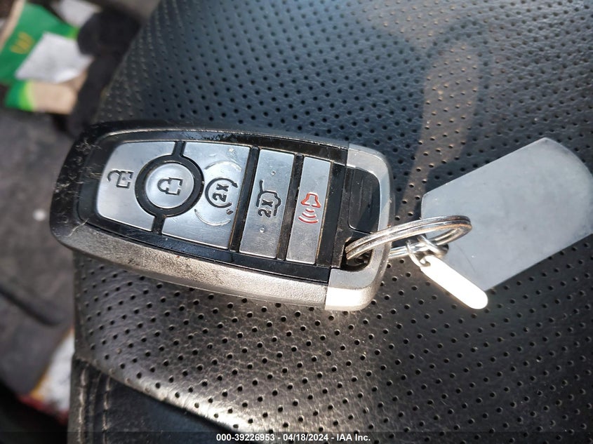 2020 Ford Escape Titanium VIN: 1FMCU9J97LUA20404 Lot: 39226953