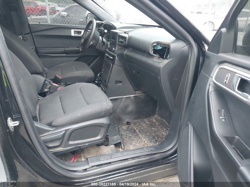 VIN 1FM5K8AC2MNA05762 2021 FORD POLICE INTERCEPTOR UTILITY