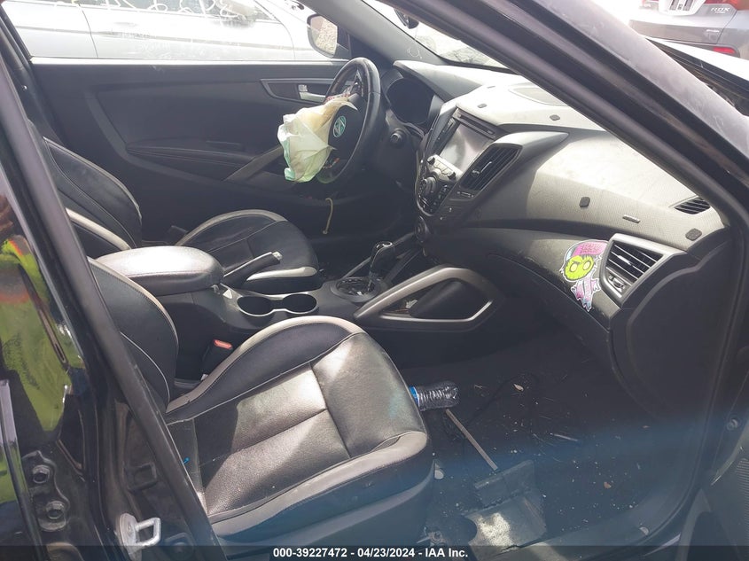 2013 Hyundai Veloster Turbo W/Black VIN: KMHTC6AE2DU163762 Lot: 39227472