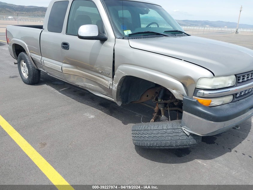 2000 Chevrolet Silverado 1500 Lt VIN: 1GCEK19TXYZ237749 Lot: 39227974