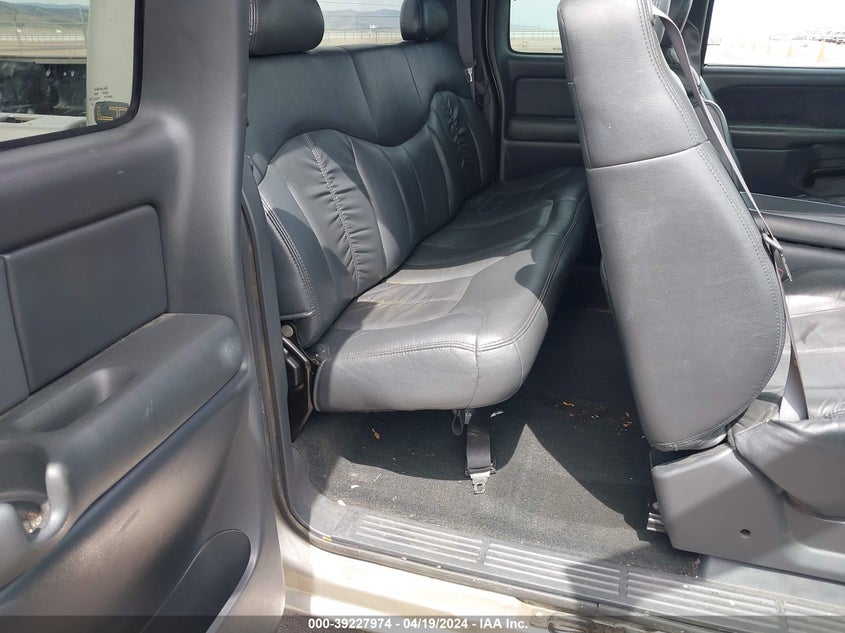 2000 Chevrolet Silverado 1500 Lt VIN: 1GCEK19TXYZ237749 Lot: 39227974