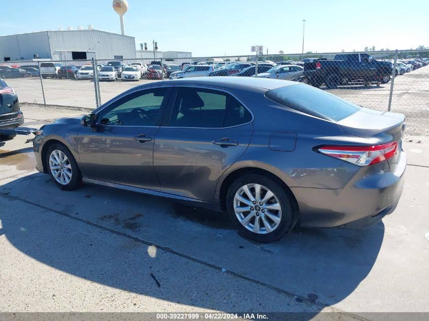 2018 Toyota Camry Le VIN: 4T1B11HK0JU570135 Lot: 50612954