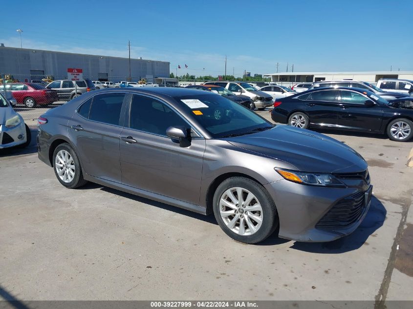 2018 Toyota Camry Le VIN: 4T1B11HK0JU570135 Lot: 50612954